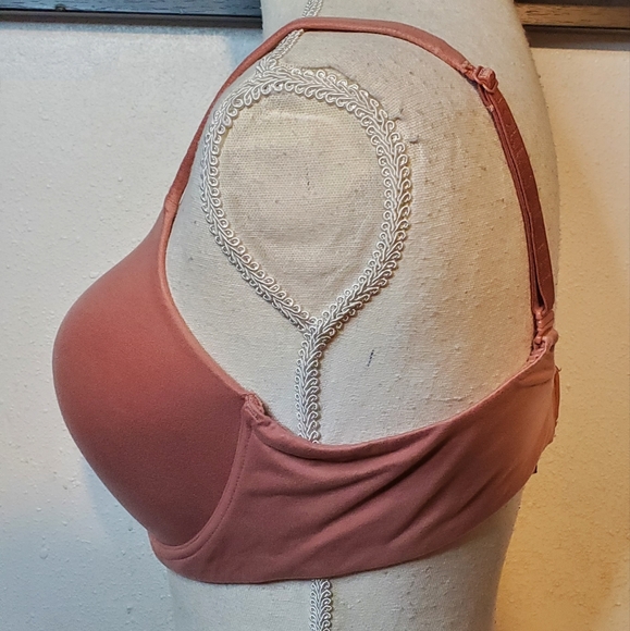 Victoria's Secret Body by Victoria No-Wire Bra - Picture 2 of 7